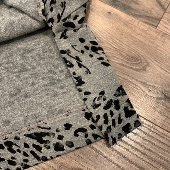 Chico’s Zenergy Animal Print Tunic 10 Petite - Picture 7 of 14